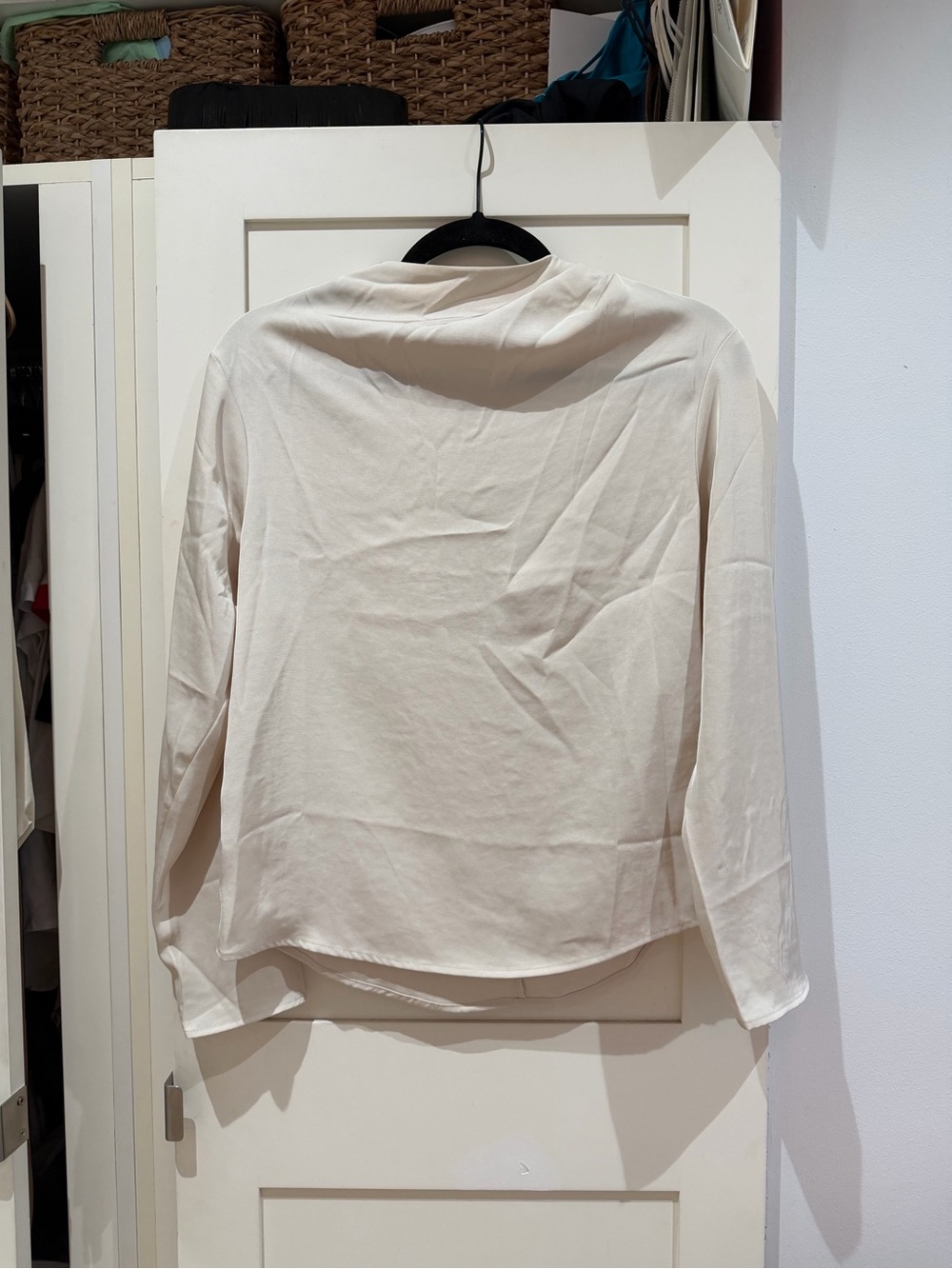 H&M Cream Long-Sleeve Women's Top